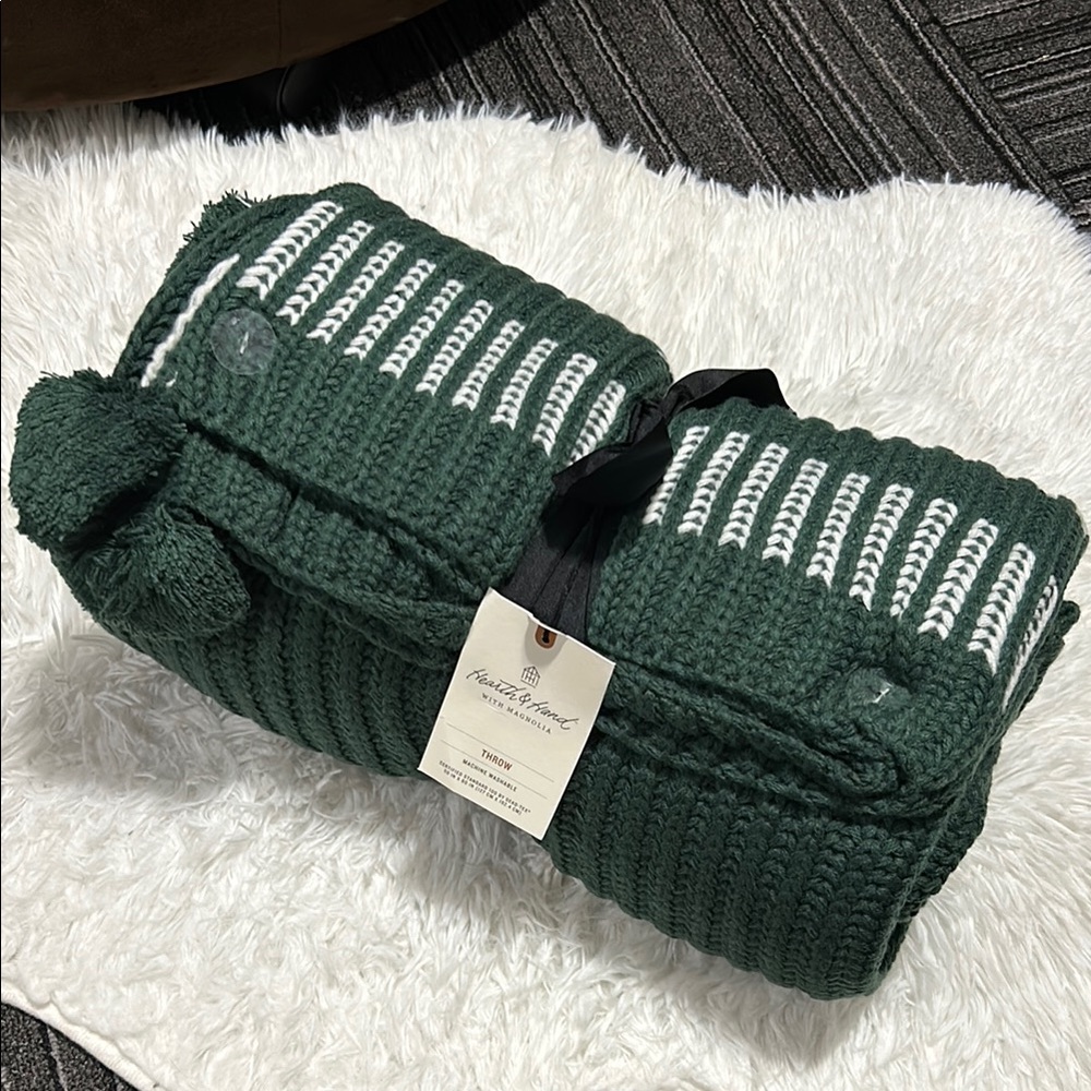 Hearth & Hand with Magnolia for Target Green Chunky Christmas Throw Blanket NEW